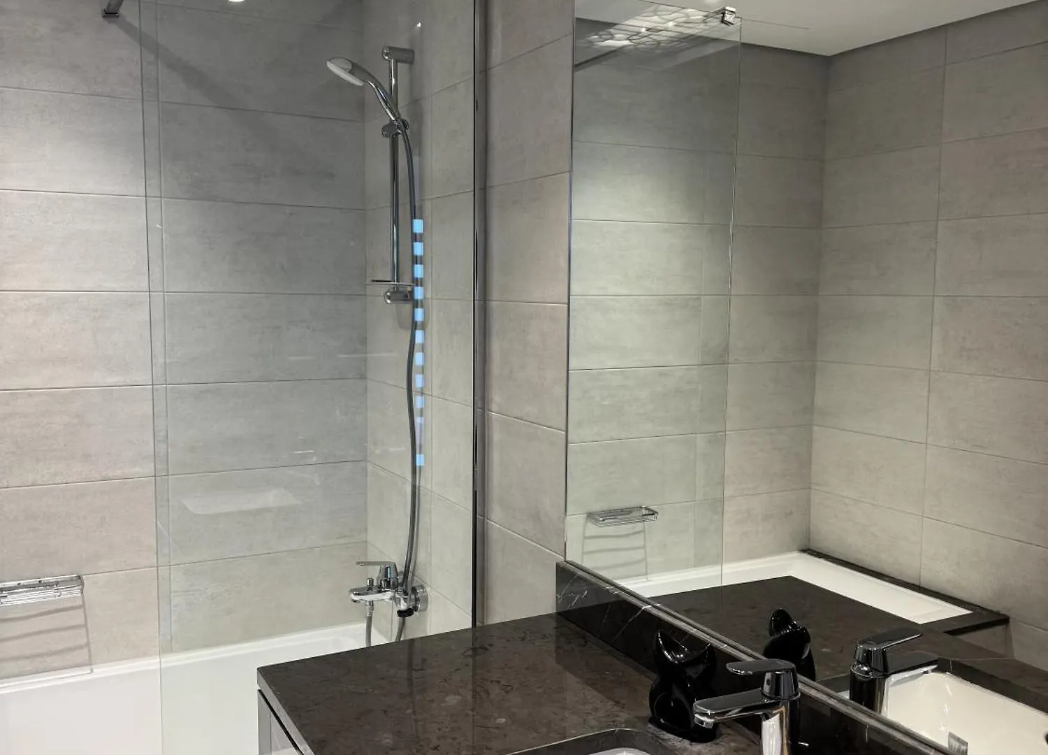 Luxury 1Br Apartment, Yas Island Alzeina ,Near F1 Circuit Abú Dhabí